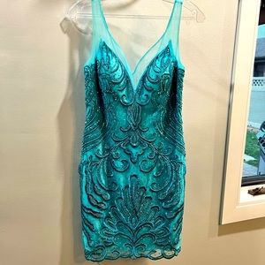 Beautiful dress size medium. Only worn once. Great condition.